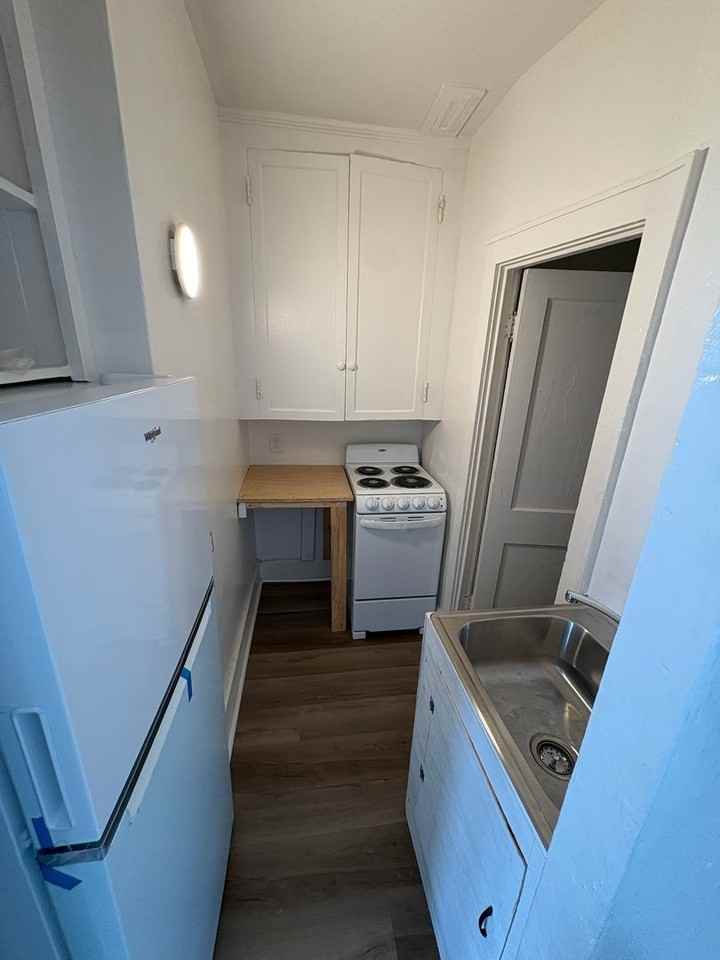 812 14th St - Photo 2 of 4