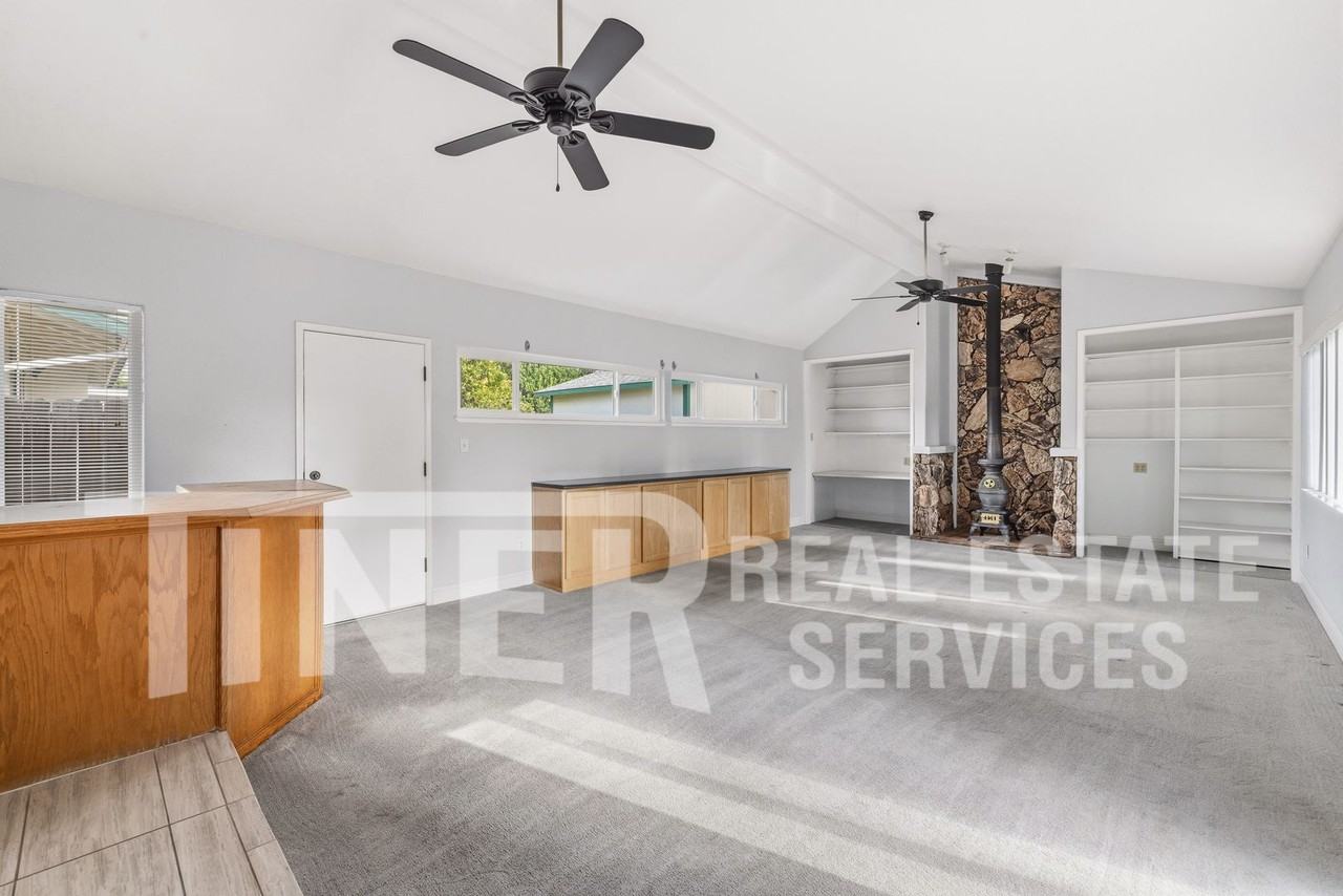 511 Lyndhurst Ave - Photo 4 of 26