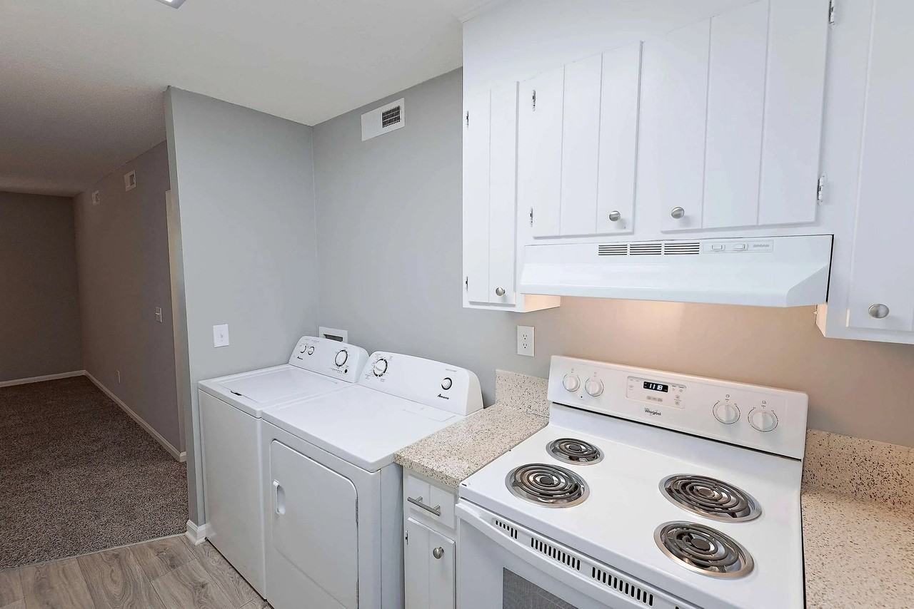 Lindsey Manor - Photo 7 of 23