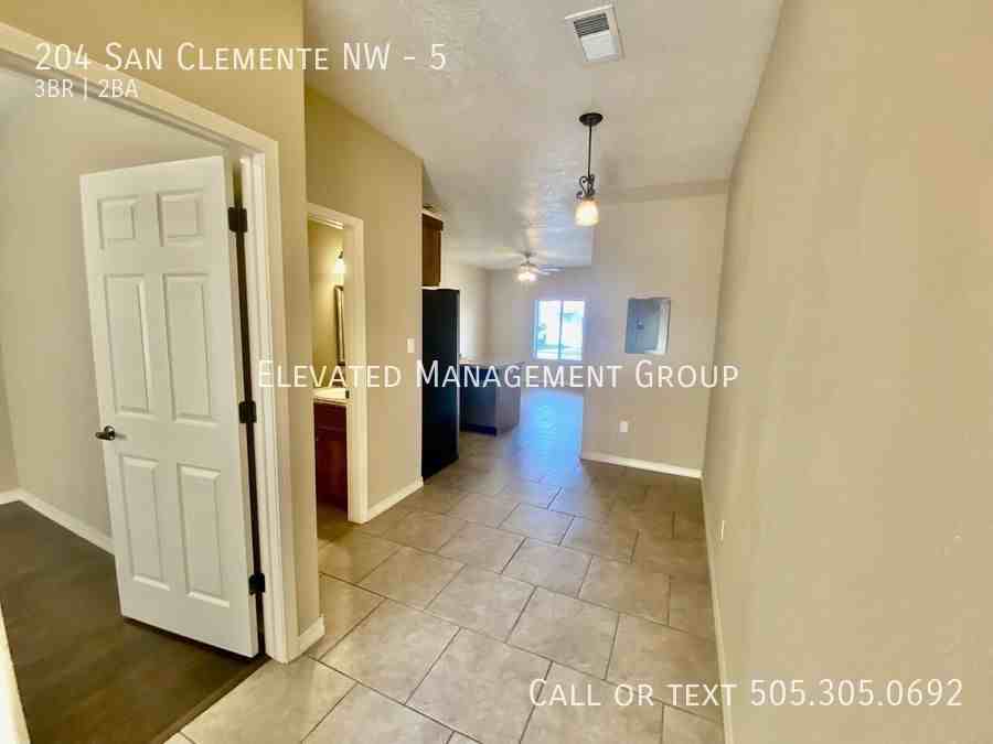204 San Clemente Ave Nw #5 - Photo 4 of 15