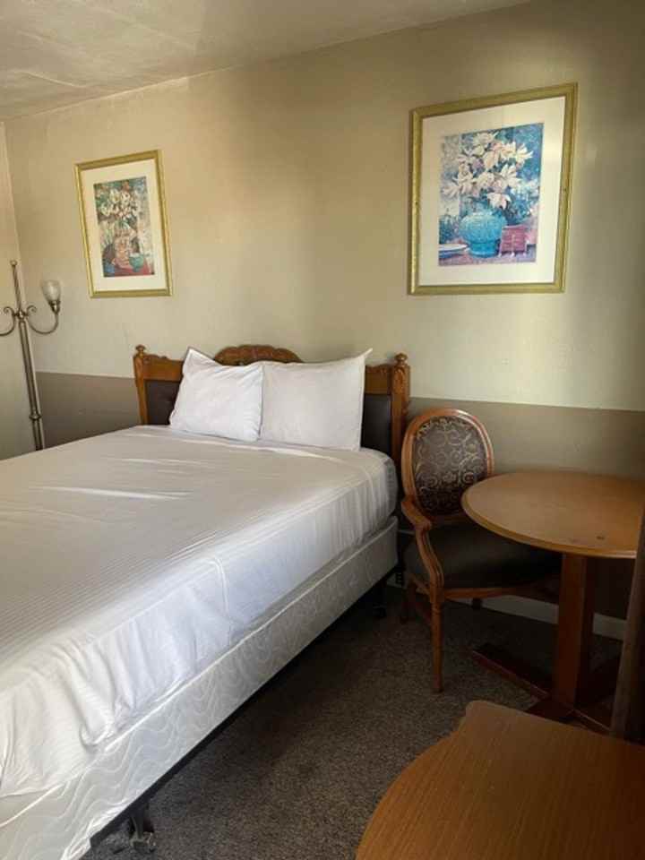 Lariat Motel - Photo 5 of 16