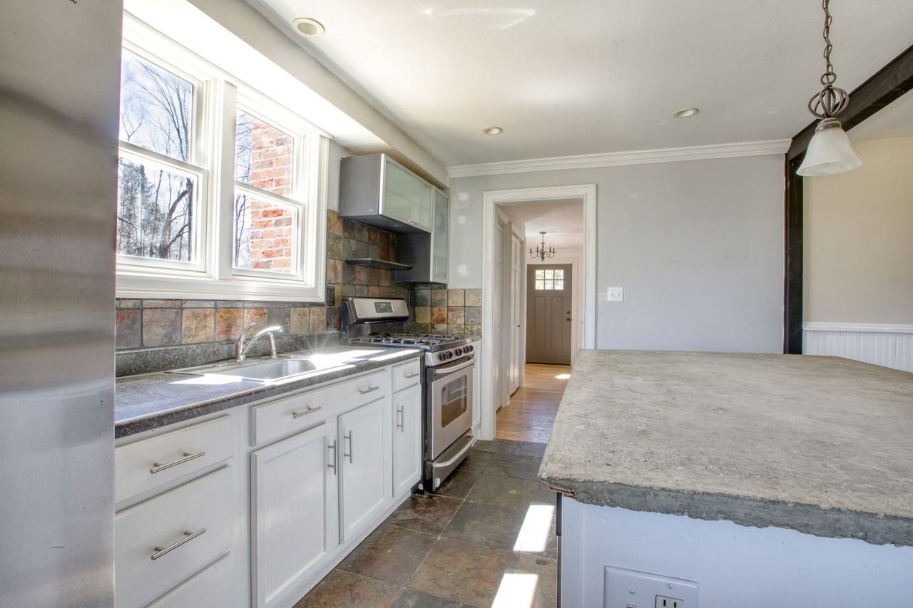 288 Wheeler Rd - Photo 4 of 39