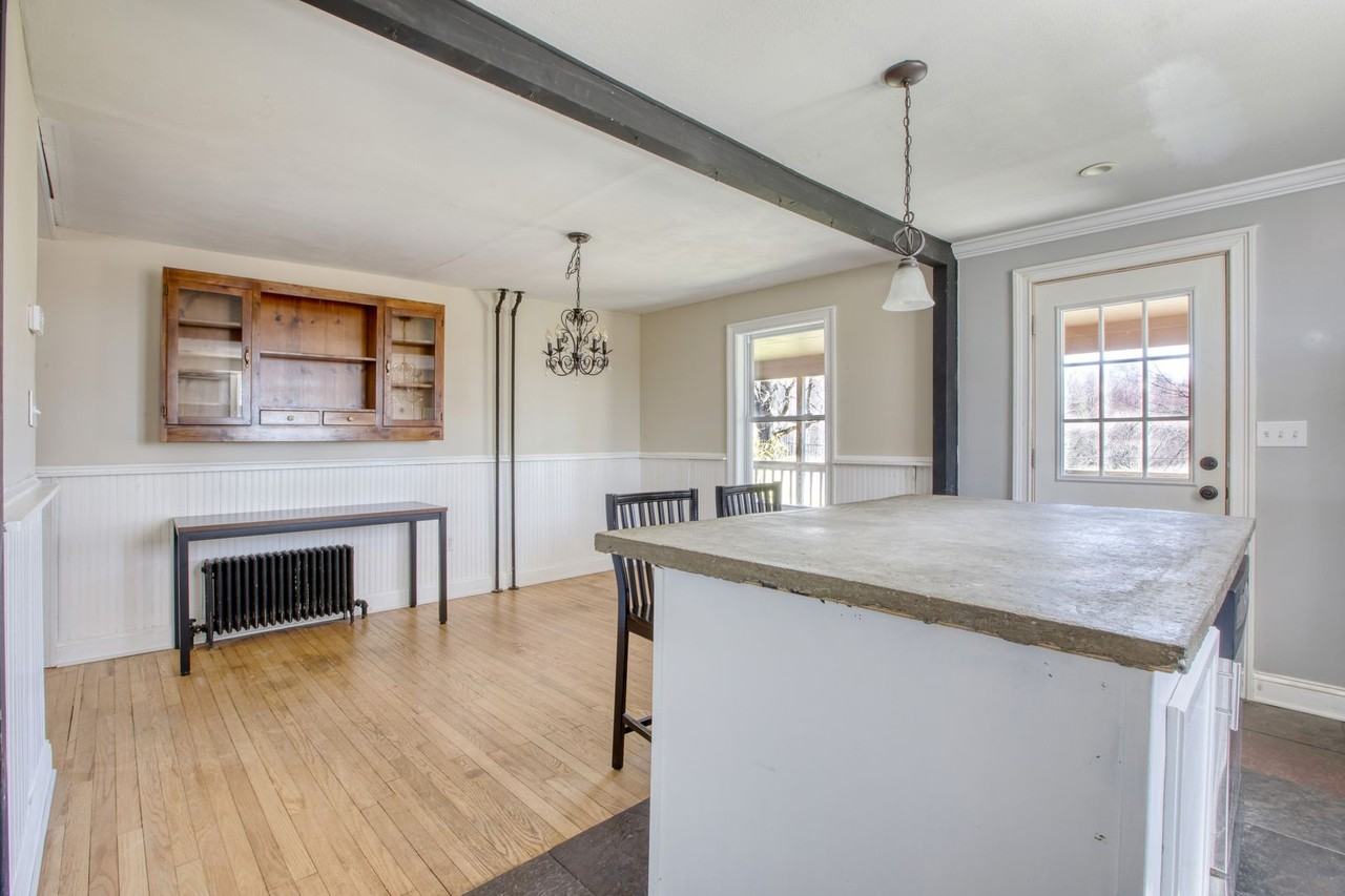 288 Wheeler Rd - Photo 5 of 39