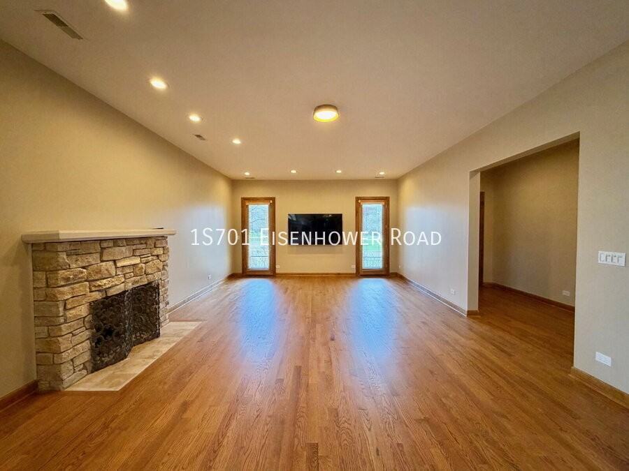 1S701 Eisenhower Rd - Photo 2 of 20