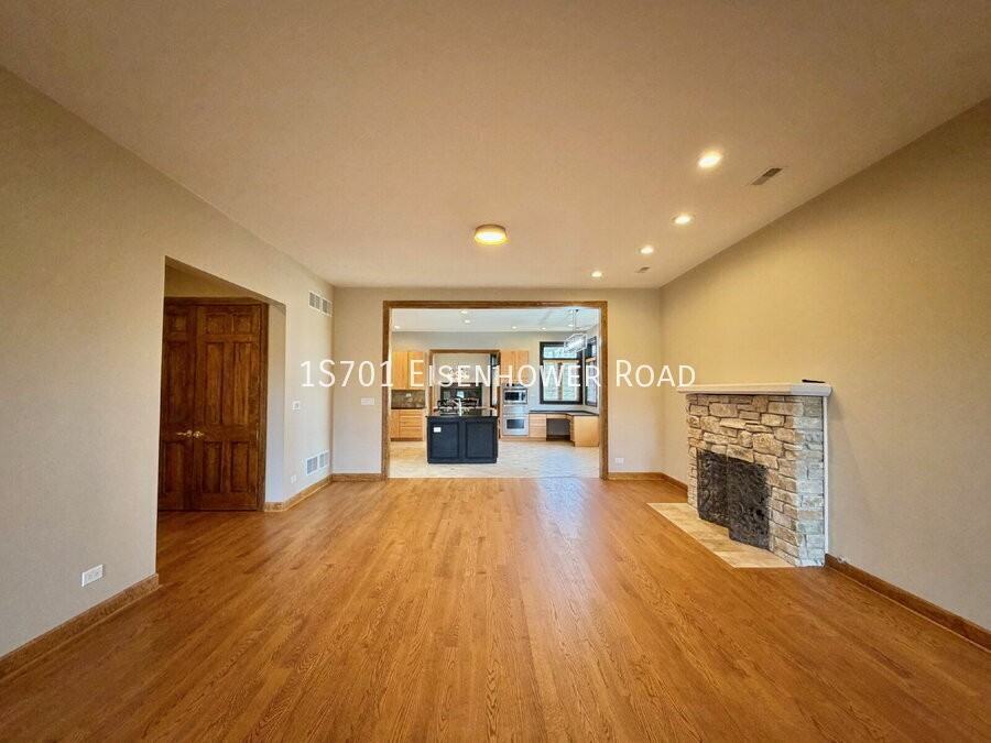 1S701 Eisenhower Rd - Photo 3 of 20