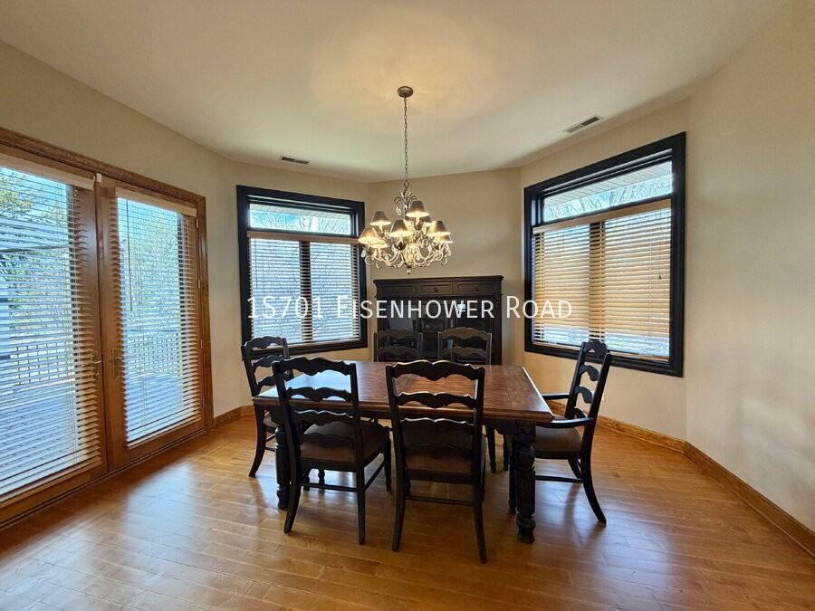 1S701 Eisenhower Rd - Photo 5 of 20