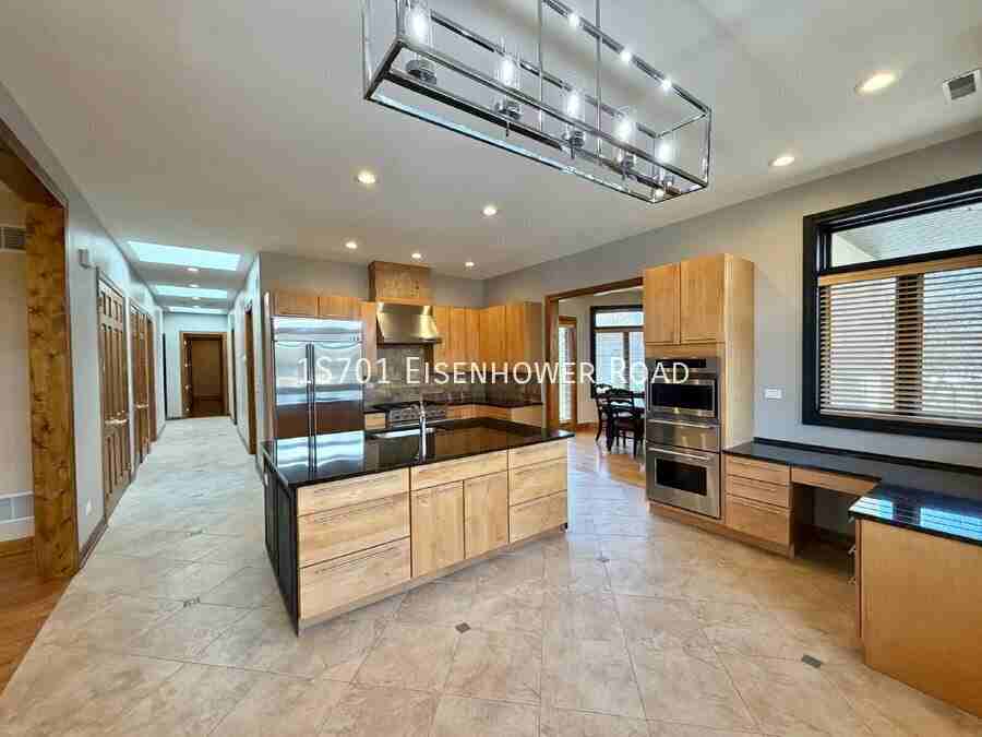 1S701 Eisenhower Rd - Photo 6 of 20