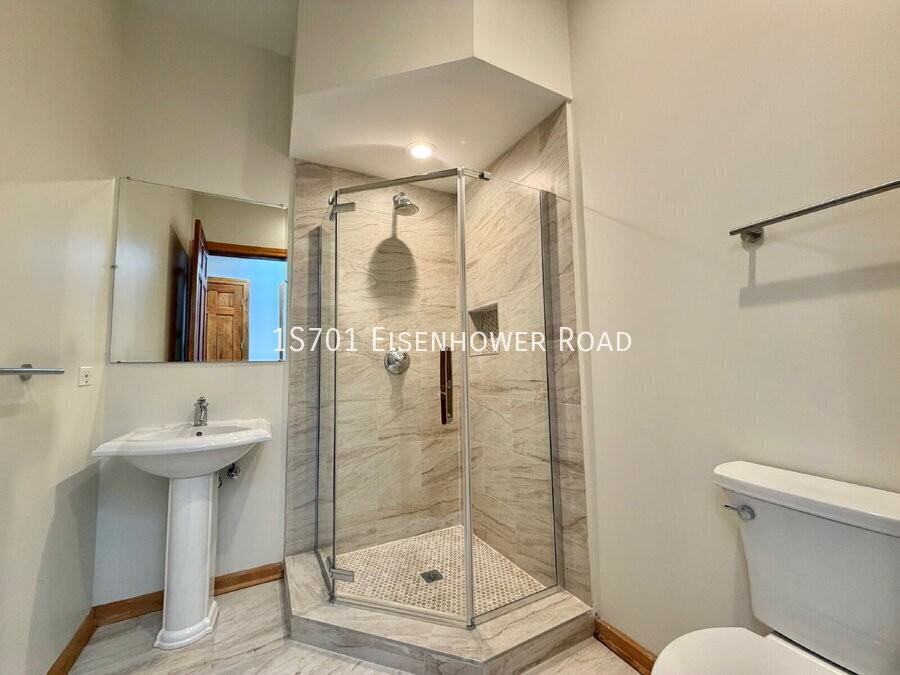 1S701 Eisenhower Rd - Photo 7 of 20