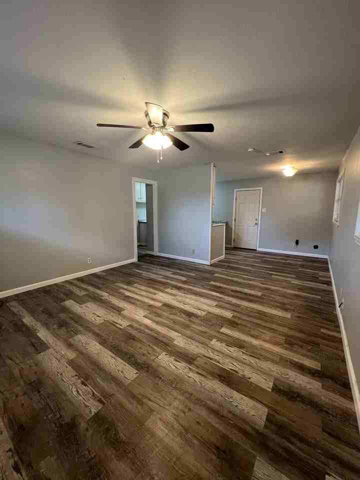 1512 Meadow Dr - Photo 2 of 19