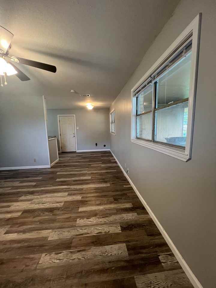 1512 Meadow Dr - Photo 3 of 19