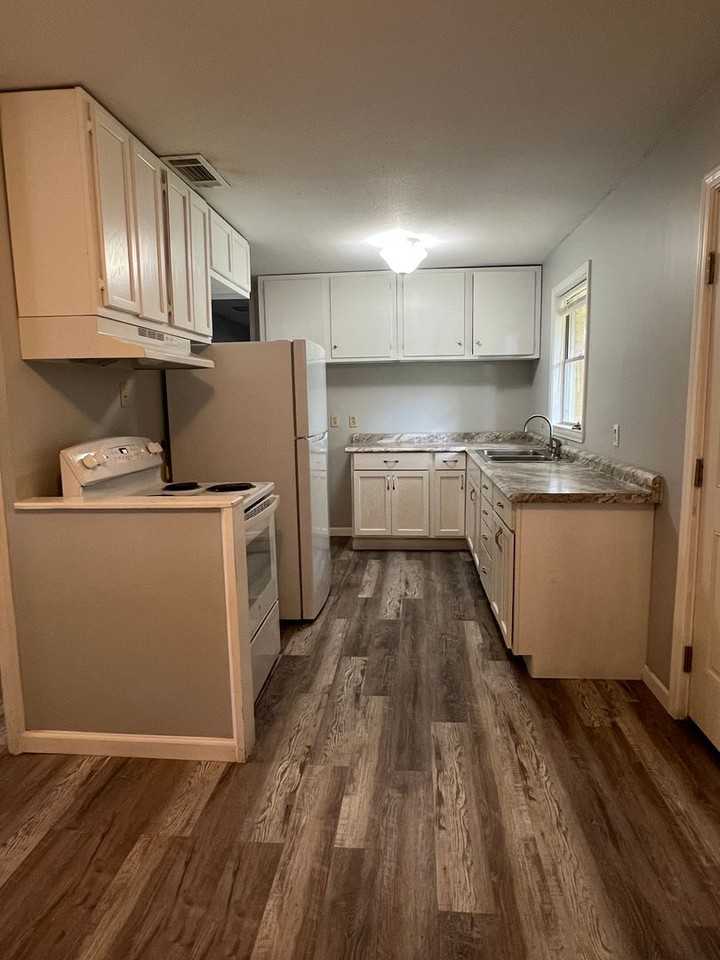 1512 Meadow Dr - Photo 4 of 19