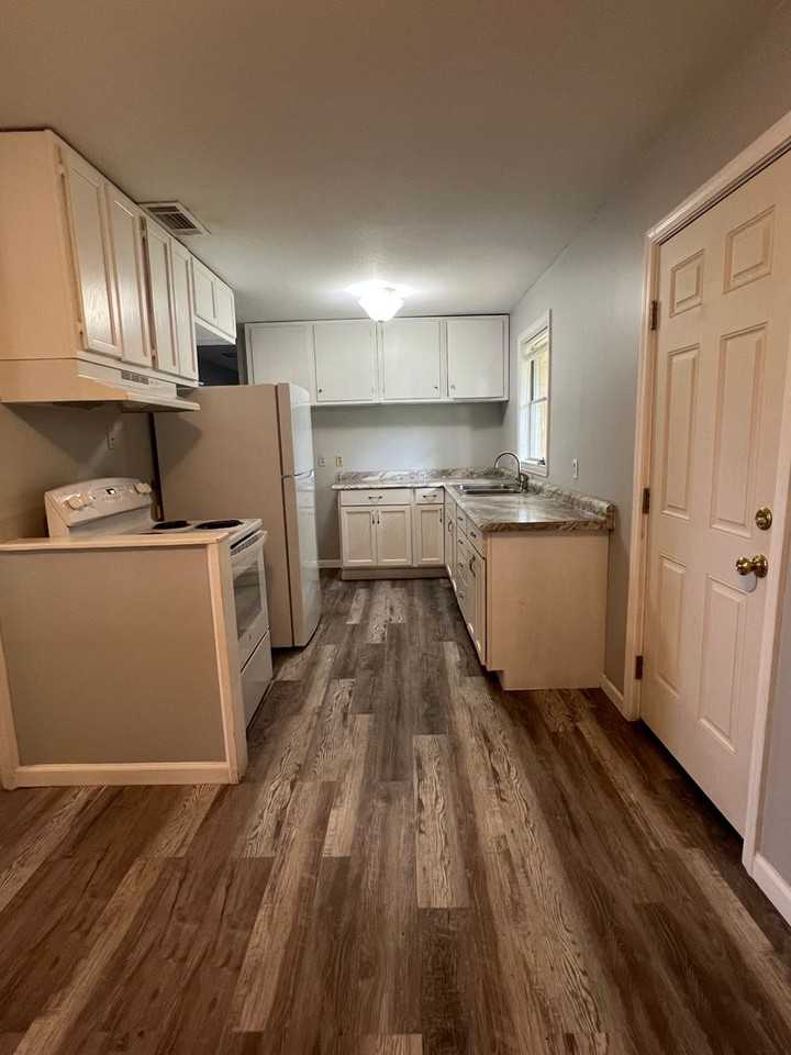 1512 Meadow Dr - Photo 5 of 19