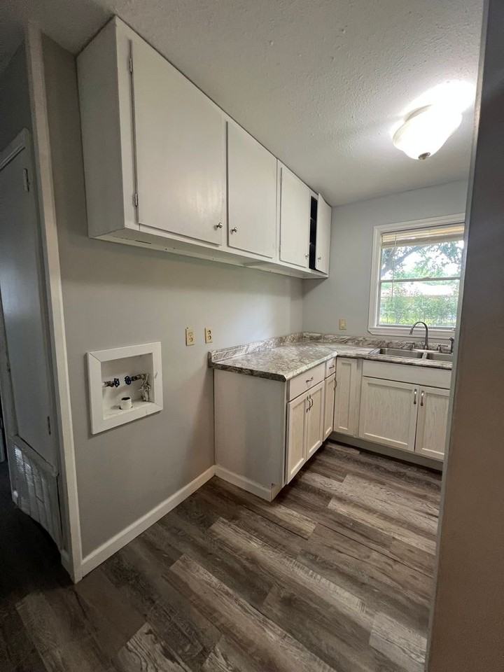 1512 Meadow Dr - Photo 7 of 19