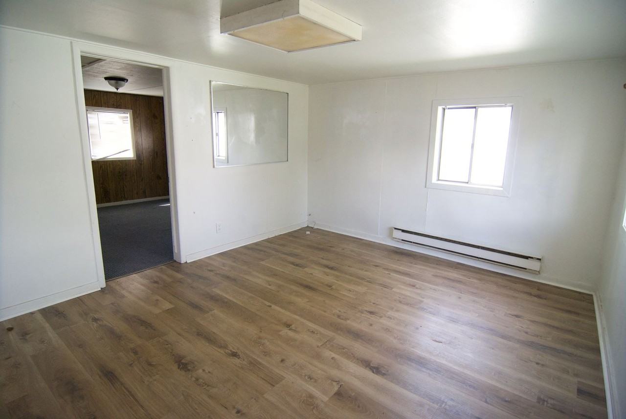 614 E 9th N - Photo 3 of 10