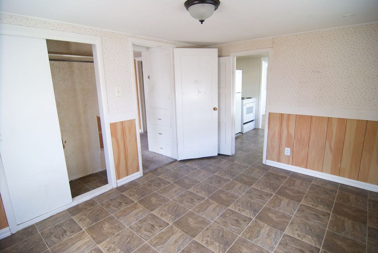 614 E 9th N - Photo 5 of 10