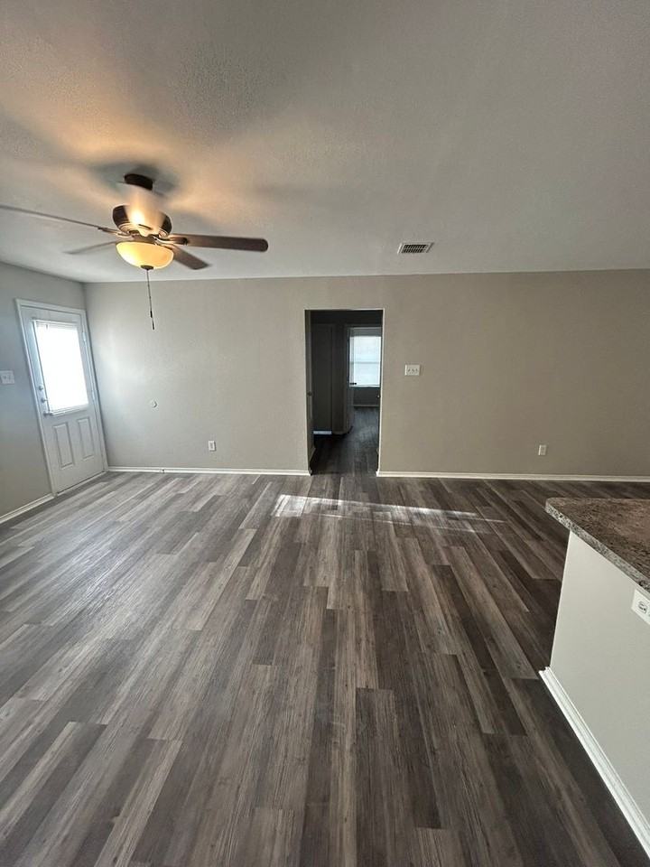 496 Canvas Ct - Photo 4 of 18