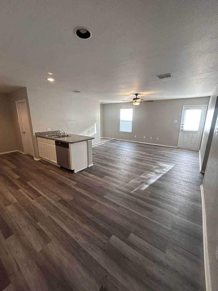 496 Canvas Ct - Photo 5 of 18