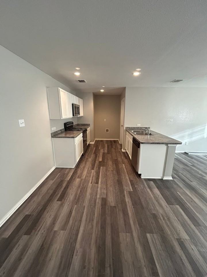 496 Canvas Ct - Photo 7 of 18