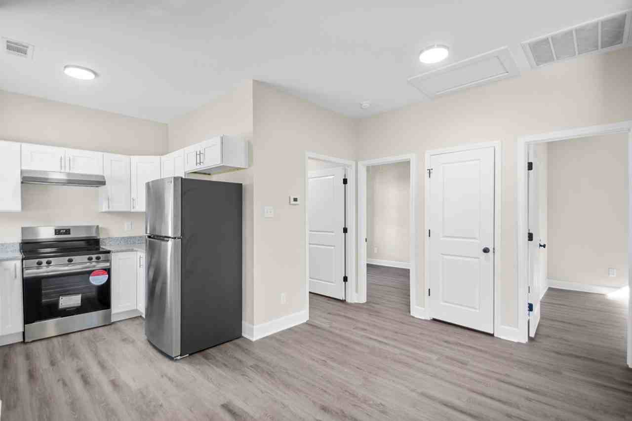1523 S Cedar St - Photo 2 of 48
