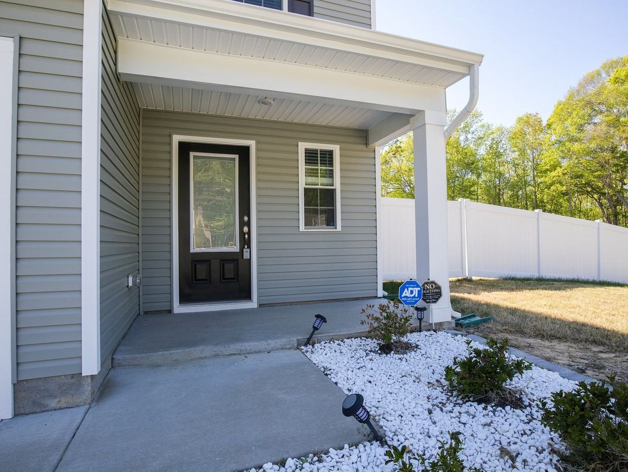 2827 Meadow View Blvd - Photo 2 of 27