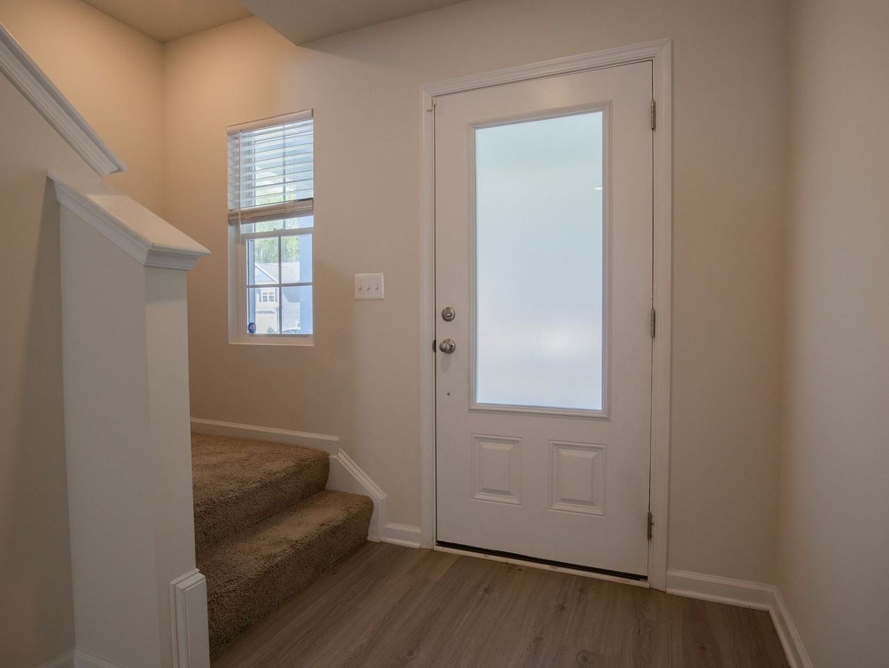 2827 Meadow View Blvd - Photo 3 of 27