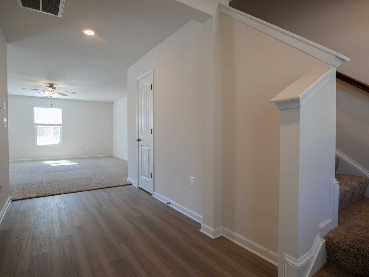 2827 Meadow View Blvd - Photo 4 of 27