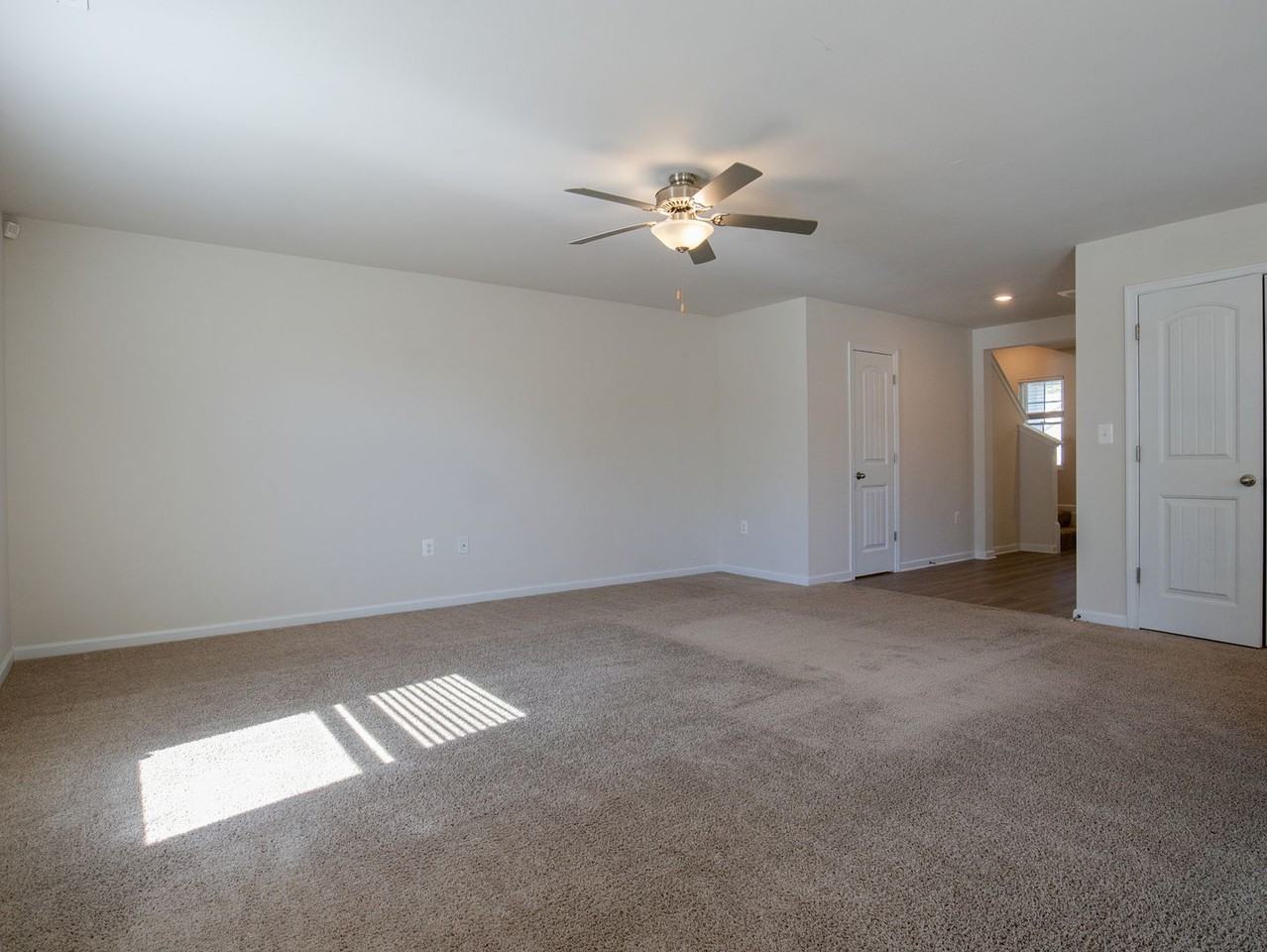 2827 Meadow View Blvd - Photo 5 of 27