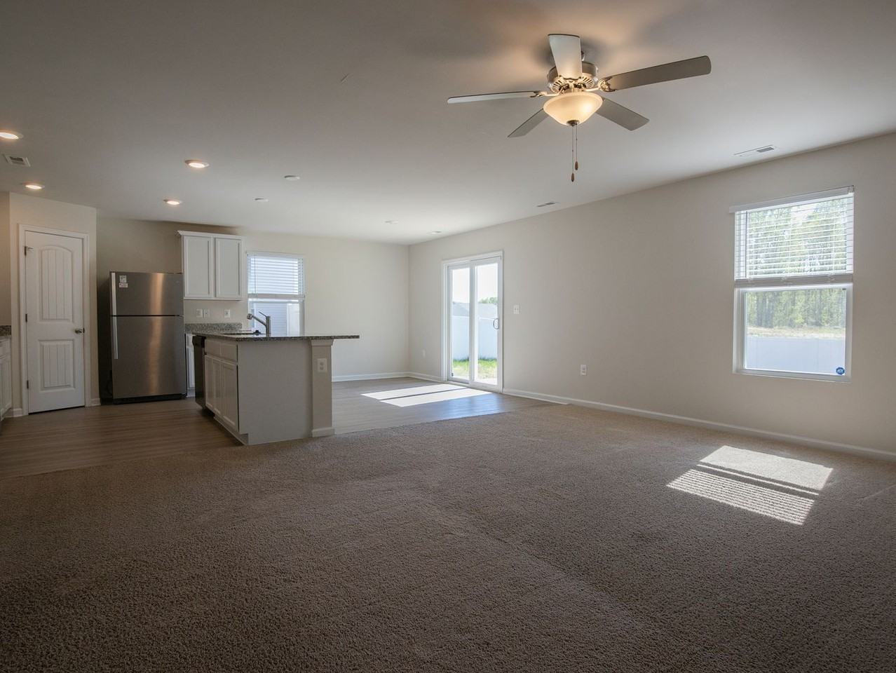 2827 Meadow View Blvd - Photo 6 of 27