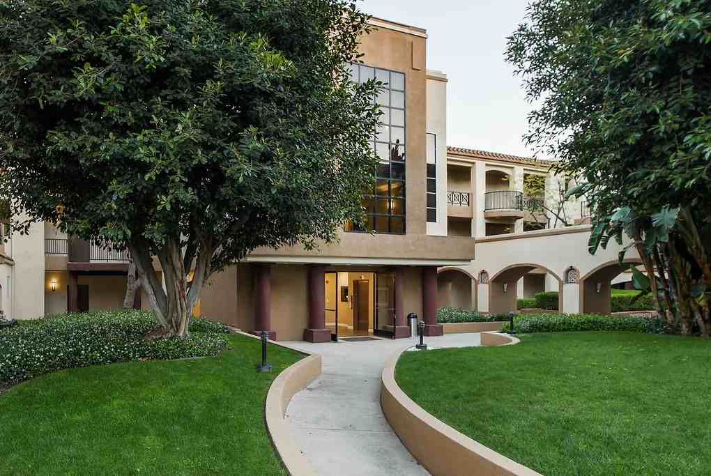 Regency at Encino - Photo 4 of 31