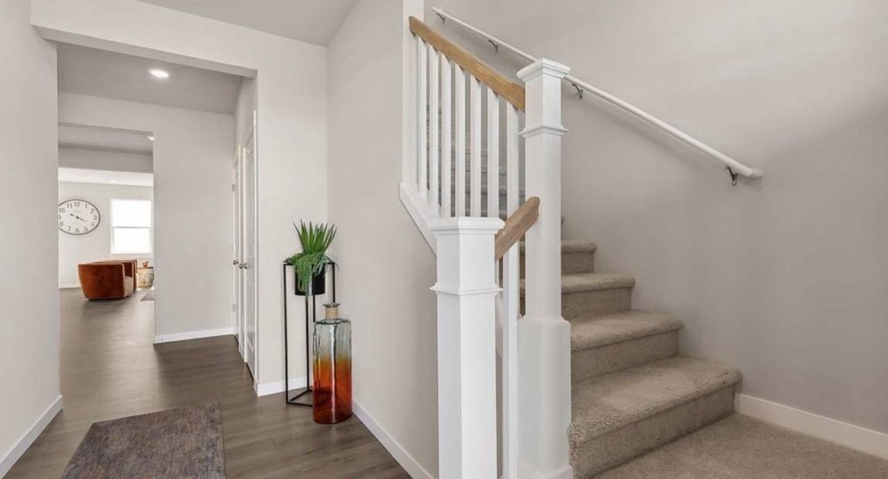 2415 N Leah Ln - Photo 2 of 20