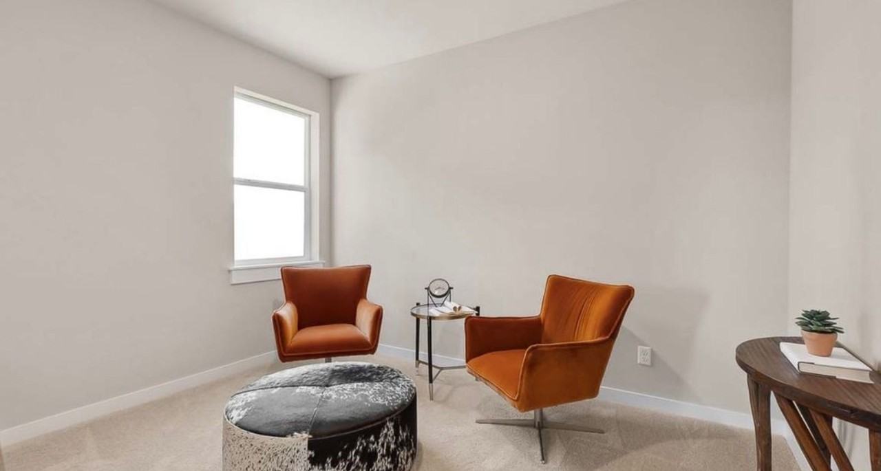 2415 N Leah Ln - Photo 3 of 20