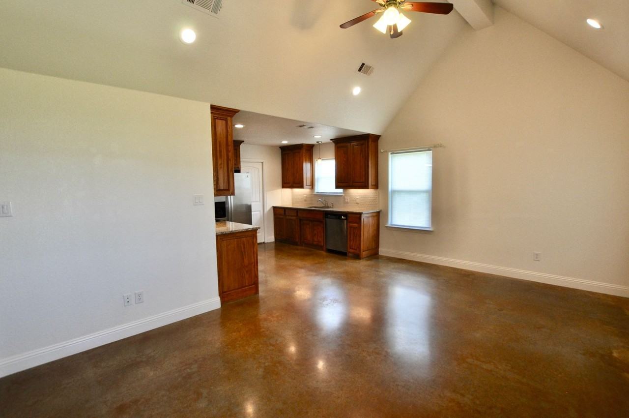 2601 Fairview Rd - Photo 4 of 14