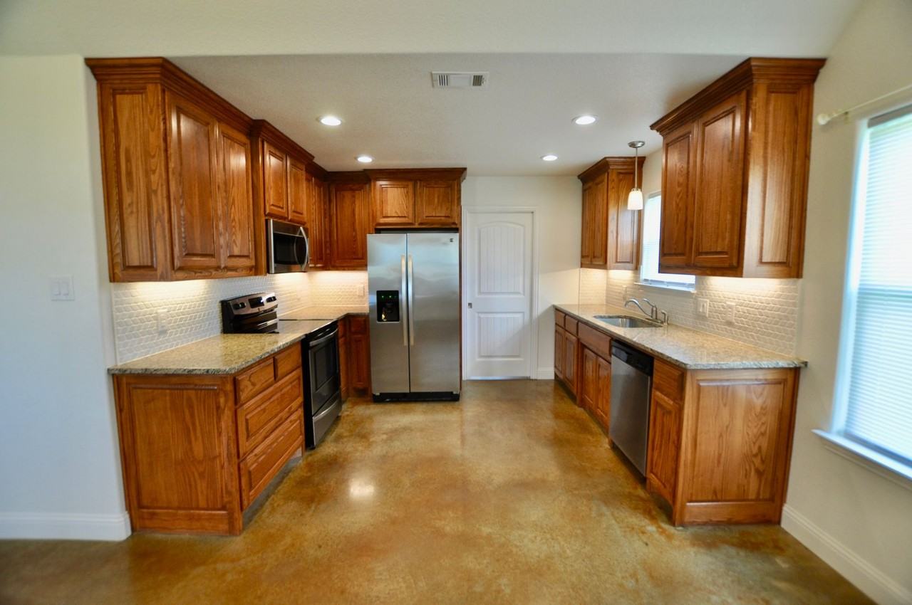 2601 Fairview Rd - Photo 6 of 14