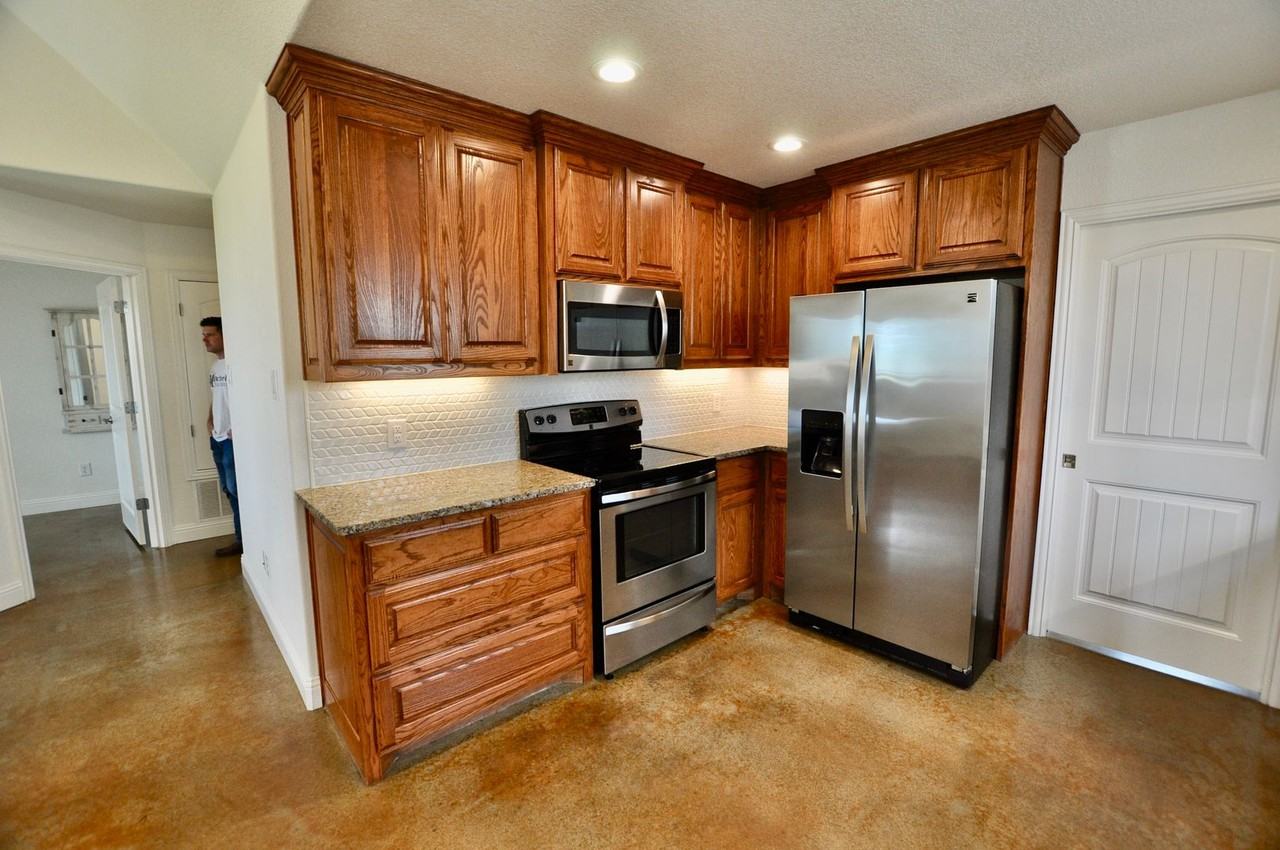 2601 Fairview Rd - Photo 7 of 14