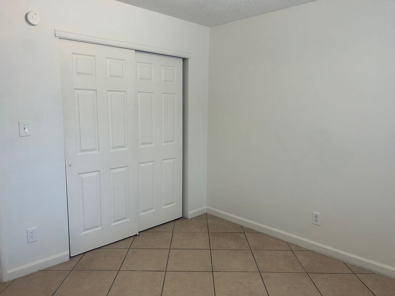 435 E 9th Ave - Photo 5 of 14