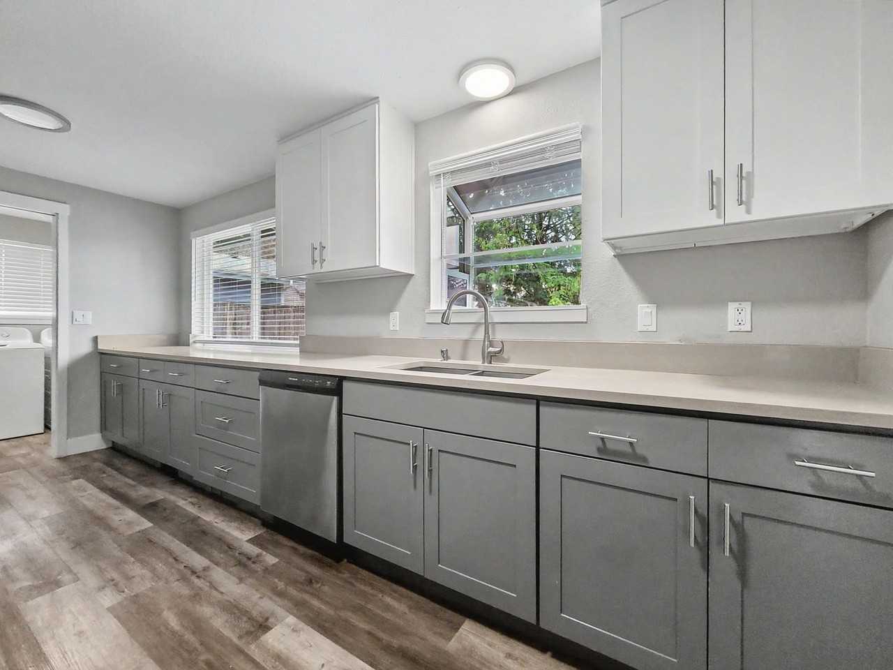 30205 7th Ave S - Photo 7 of 33