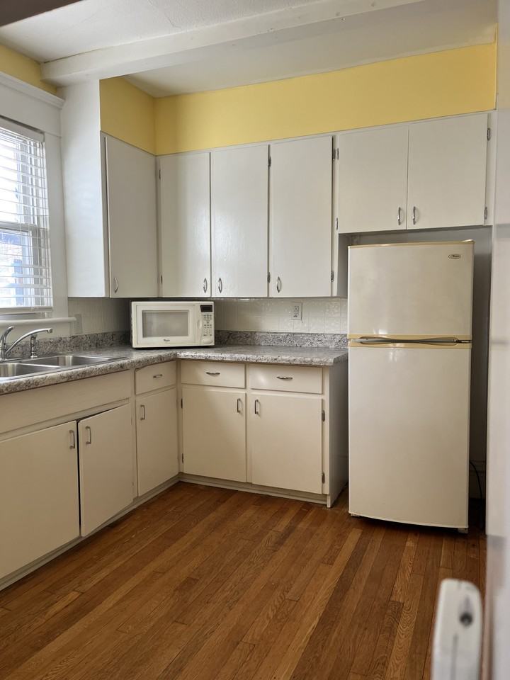 104 Grand Ave Ne - Photo 3 of 11