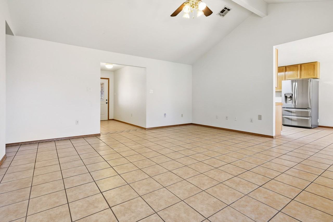 1111 Mimosa Ave - Photo 3 of 28