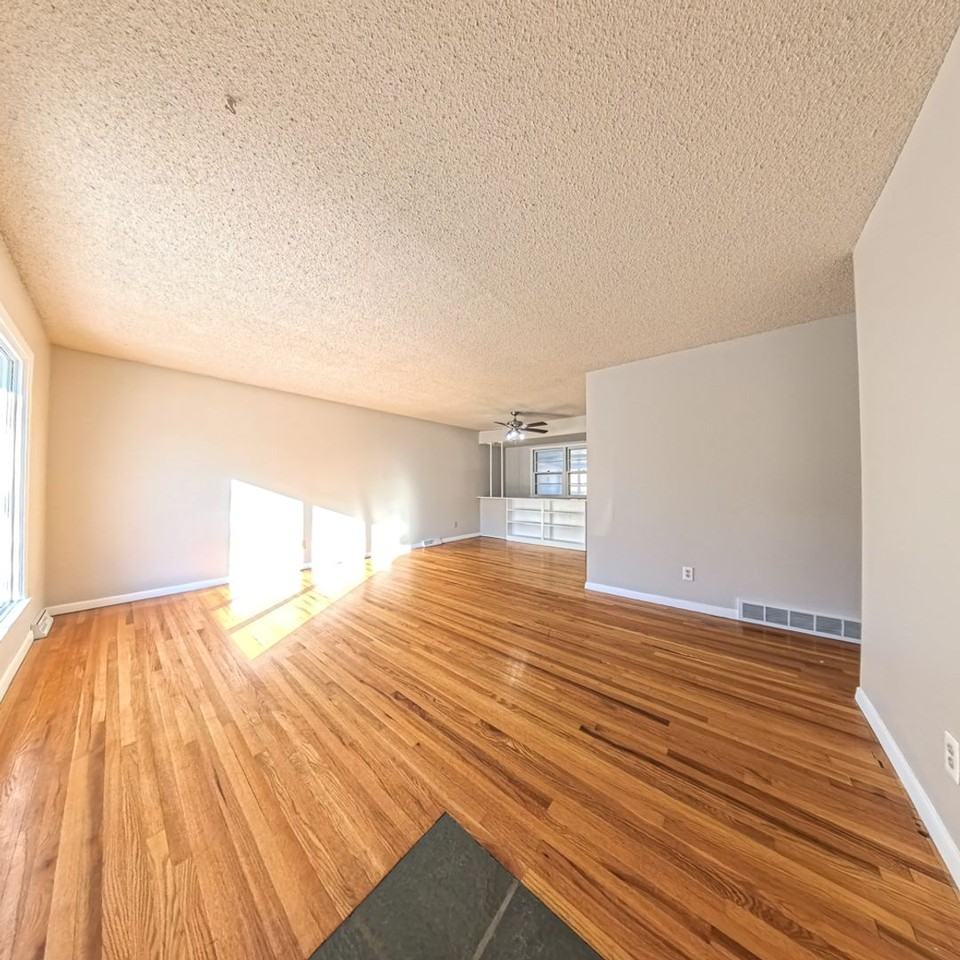 315 Miller Ave - Photo 2 of 19