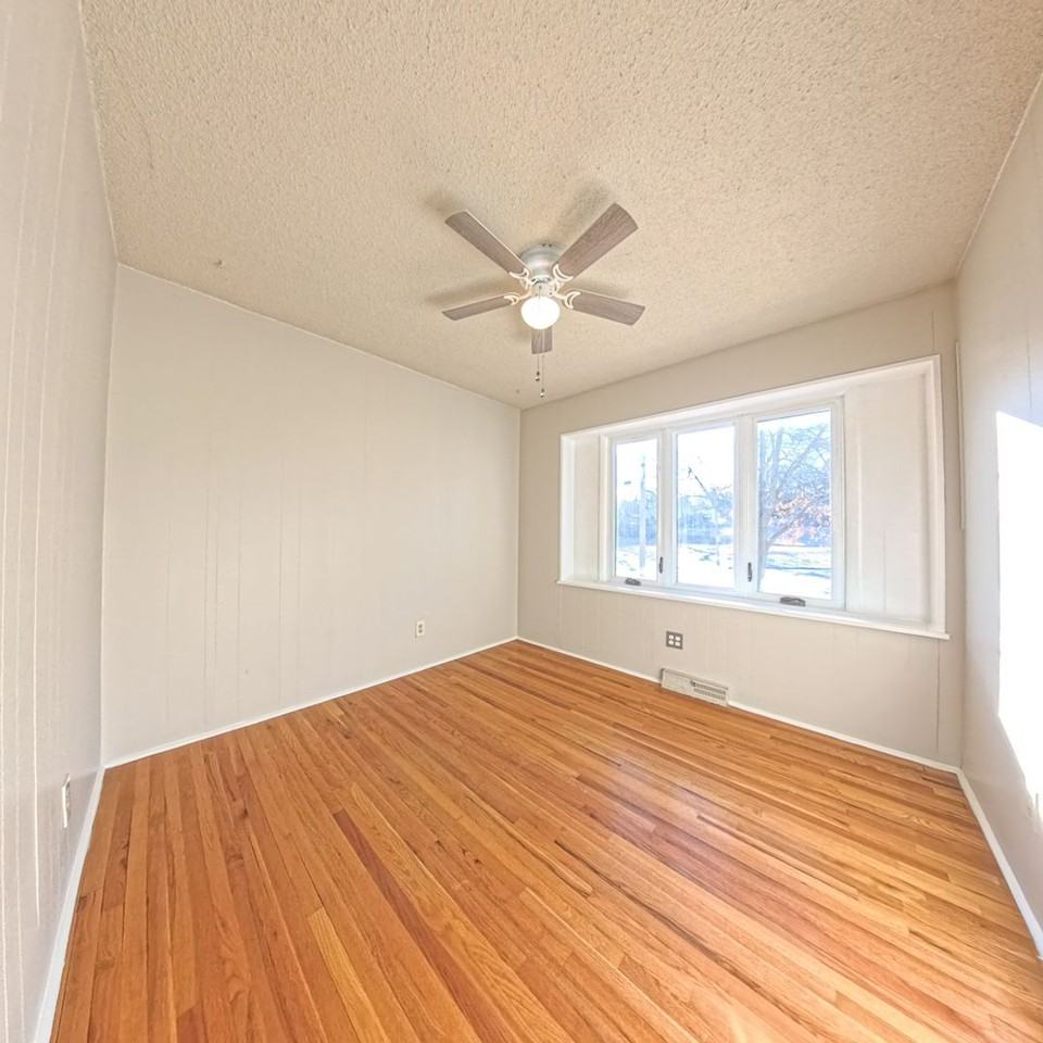 315 Miller Ave - Photo 6 of 19