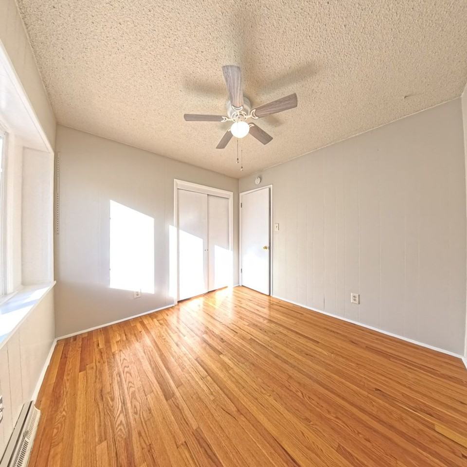 315 Miller Ave - Photo 7 of 19