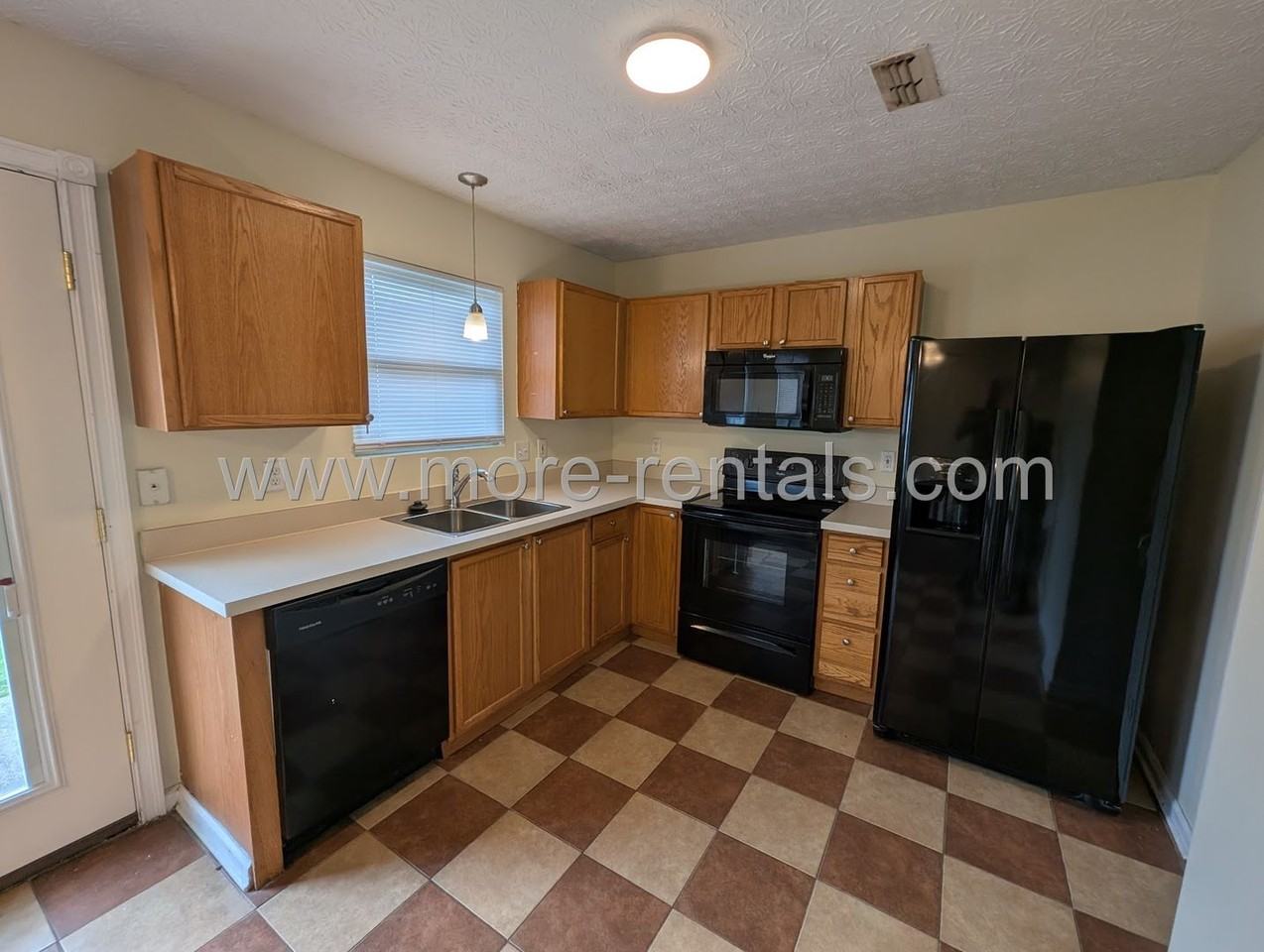 3824 Revolutionary Dr - Photo 7 of 18