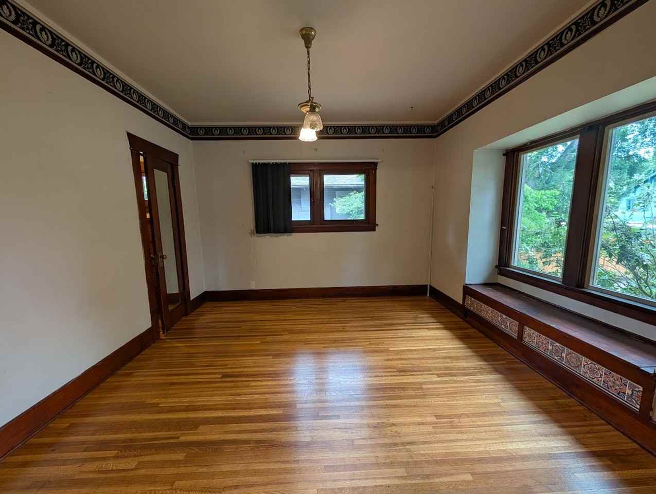 803 10th Ave - Photo 4 of 16