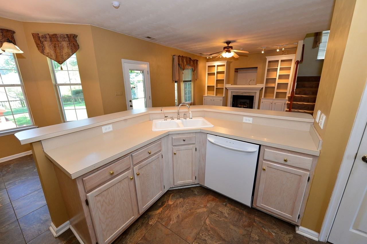 505 Lynnfield Rd - Photo 6 of 27