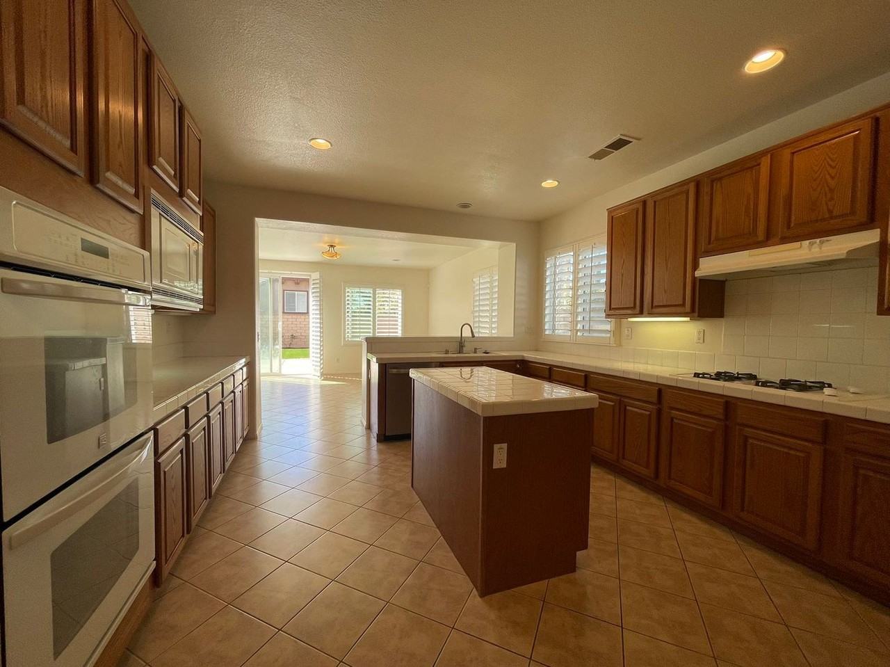 12981 Colonial Dr - Photo 3 of 19