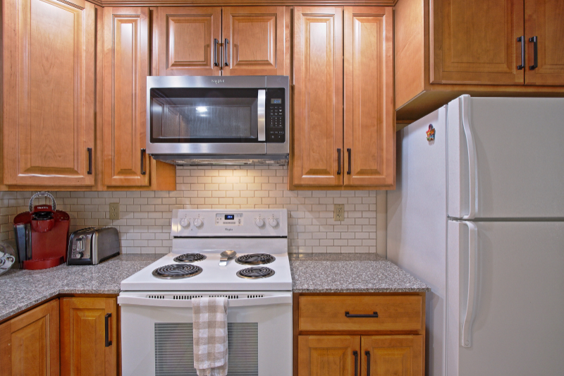 123 S Railroad St - Photo 3 of 18