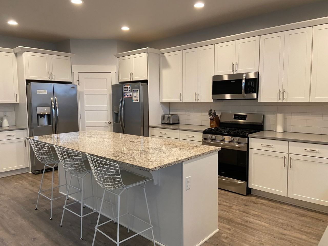 1332 Wasco St - Photo 3 of 15