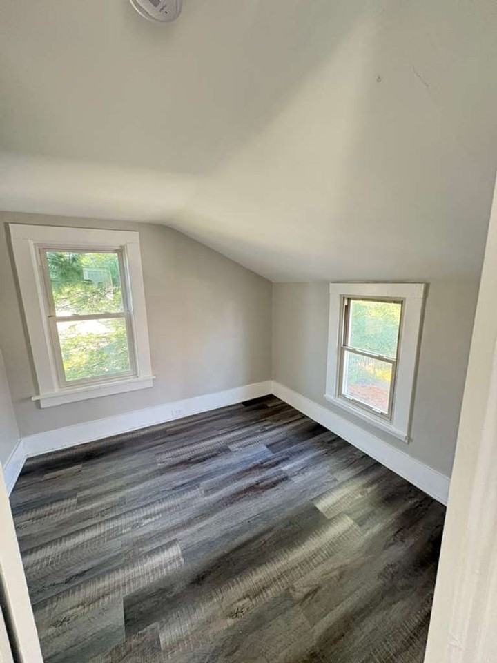 29007 Foxboro St - Photo 5 of 11