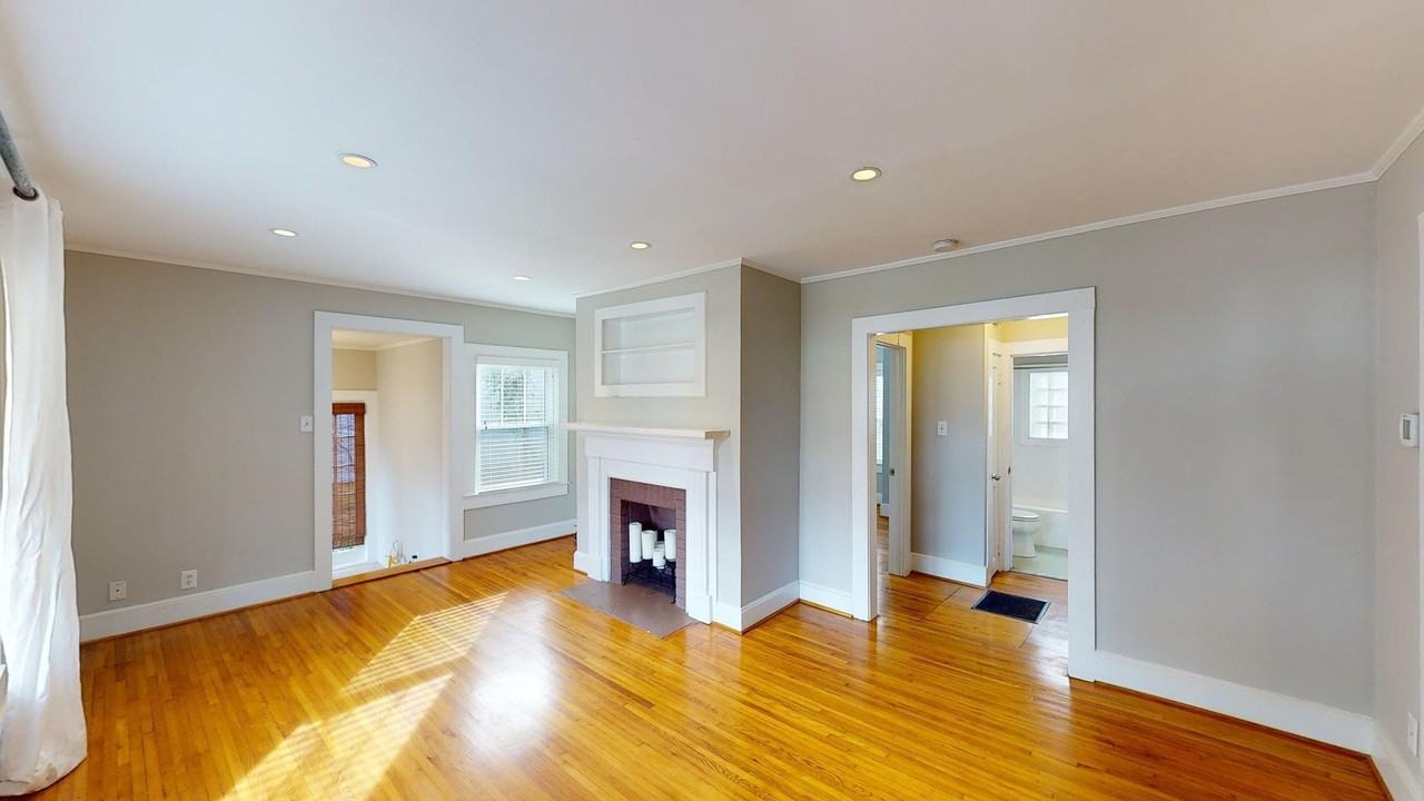 1919 Nassau Blvd - Photo 4 of 19