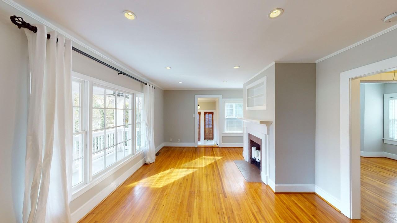 1919 Nassau Blvd - Photo 5 of 19